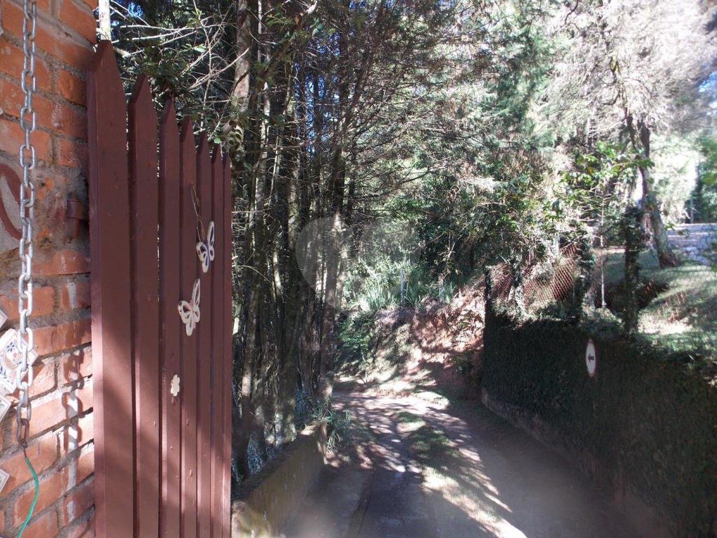Sobrado à venda com 6 quartos, sendo 4 suítes, em Parque Petrópolis, Mairiporã, SP