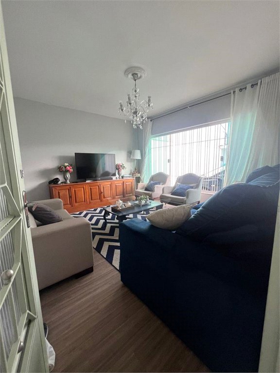 Casa à venda com 3 quartos em Vila Oliveira, Mogi das Cruzes, SP