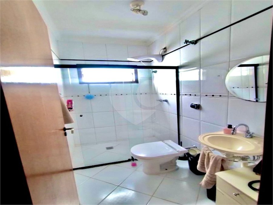 Sobrado à venda com 3 quartos, sendo 1 suíte, em Jardim Gonçalves, Sorocaba, SP