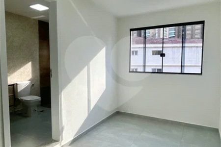Sobrado com 3 andares, 350 m², 6 quartos, 2 suítes e 5 vagas para locação no Jardim Anália Franco!