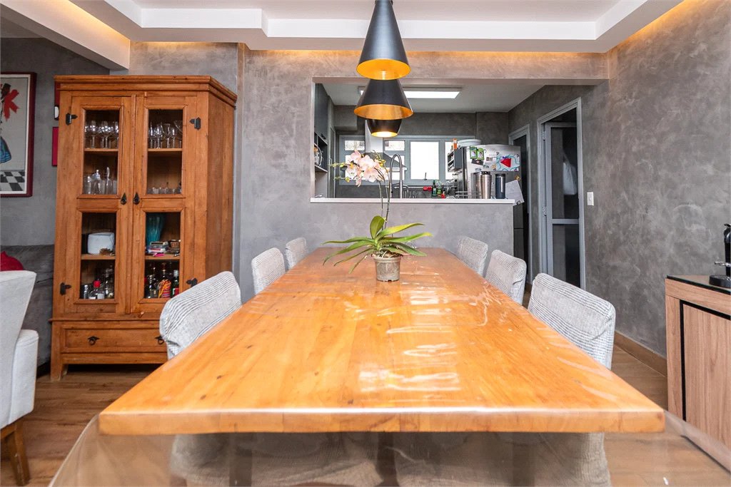 Apartamento à venda com 3 quartos, sendo 1 suíte,  em Vila Madalena, São Paulo, SP