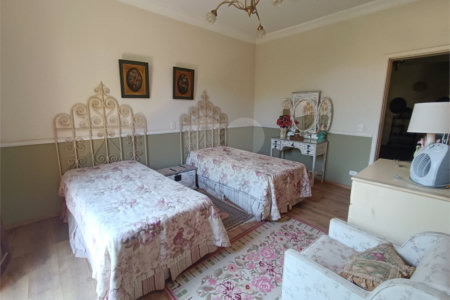 Casa à venda com 4 quartos, sendo 3 suítes, no condomínio Patrimônio do Carmo, São Roque - SP