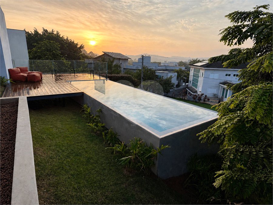 Casa à venda com 4 quartos, sendo 3 suítes, no condomínio Terras de Santa Teresa, Itupeva - SP