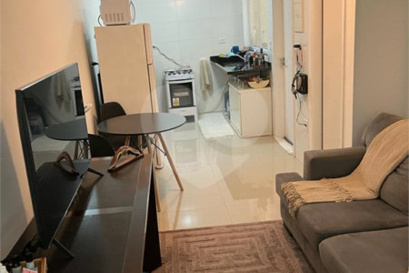 Casa à venda com 2 suítes no condomínio Jd. Avelino II, São Paulo - SP