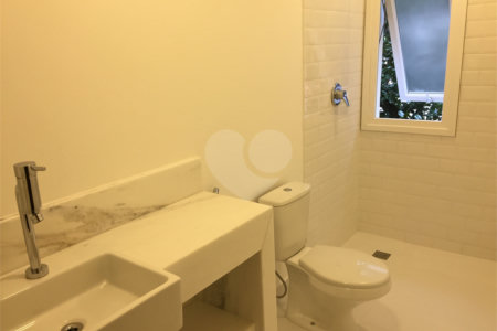 Casa à venda com 4 quartos, sendo 2 suítes, no condomínio Residencial Morumbi, São Paulo - SP