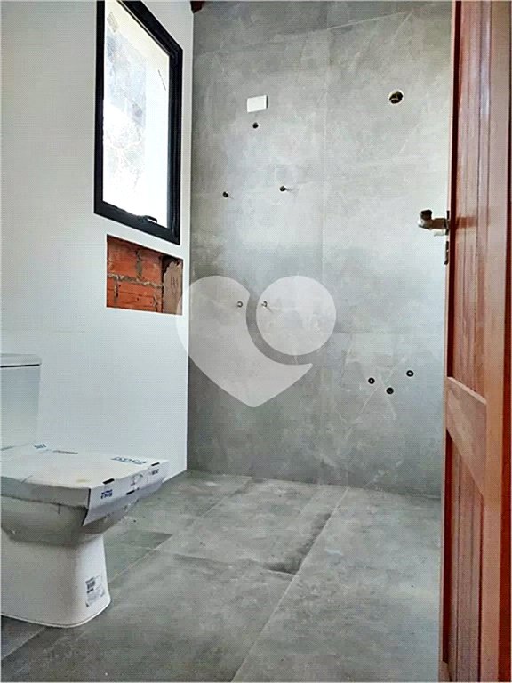 Casa à venda com 4 quartos, sendo 3 suítes, no condomínio Cantareira, Mairiporã - SP