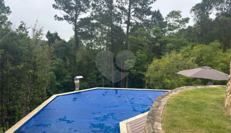 Casa à venda com 4 quartos, sendo 3 suítes, no condomínio Parque Itatiaia, Mairiporã - SP