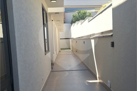 Casa a venda com 04 suítes área gourmet e 6 vagas para autos em condominio fechado Atibaia