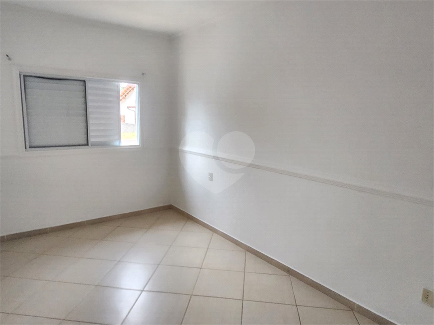 Casa à venda com 3 quartos, sendo 1 suíte, no condomínio Terras de São Francisco, Vinhedo - SP