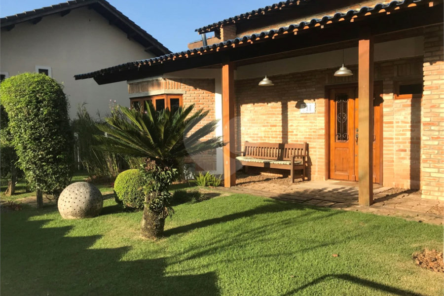 Casa à venda com 4 quartos, sendo 3 suítes, no condomínio Alpes da Cantareira, Mairiporã - SP