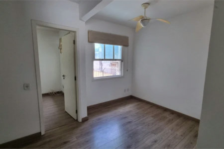 Casa à venda com 3 quartos, sendo 1 suíte, no condomínio Residencial Villagio, São Paulo - SP