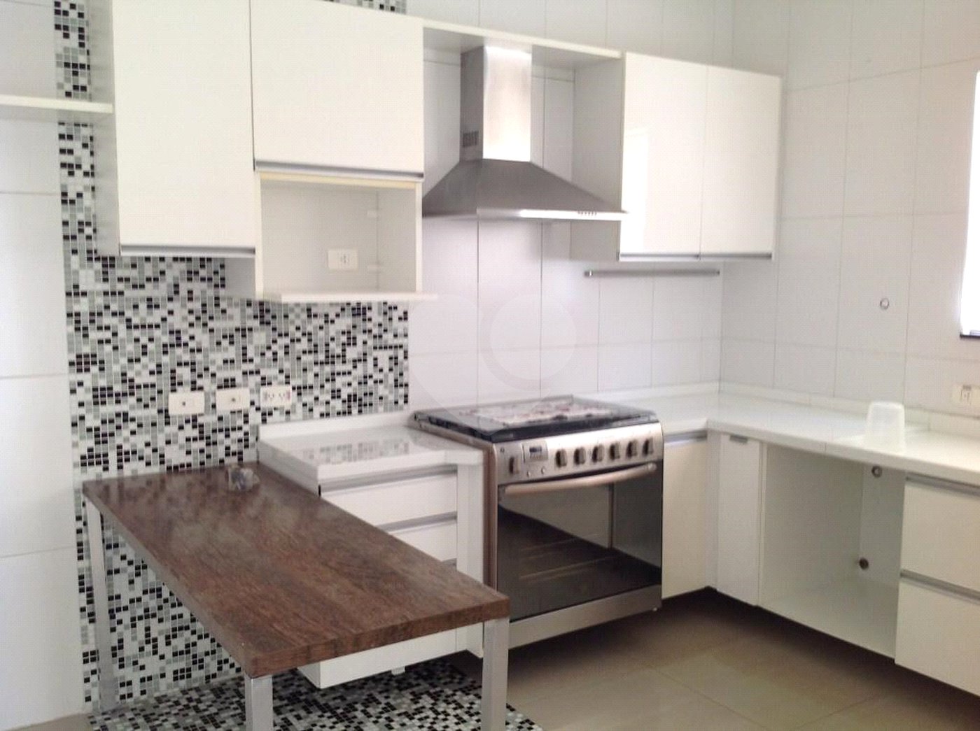 Casa à venda com 3 quartos, sendo 2 suítes,  no condomínio Real Park - Vila Oliveira, Mogi das Cruzes - SP