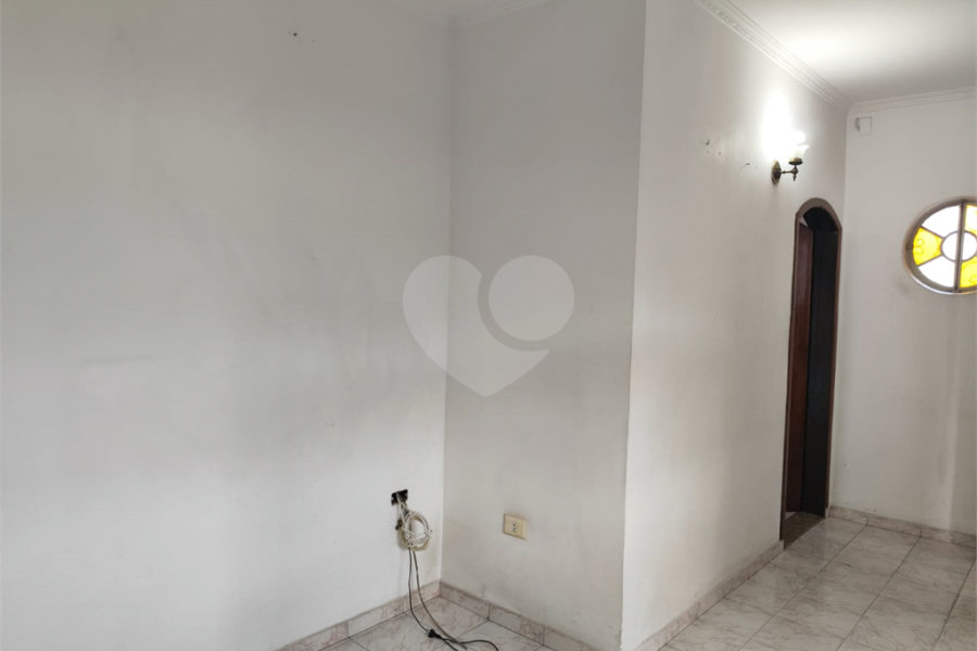 Sobrado à venda com 2 quartos em Vila Nivi, São Paulo, SP