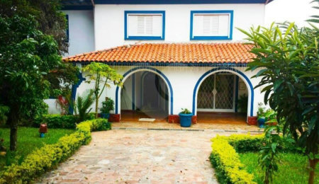 Casa à venda com 5 quartos, sendo 2 suítes, no condomínio Luís Romero Sanson, São Paulo - SP