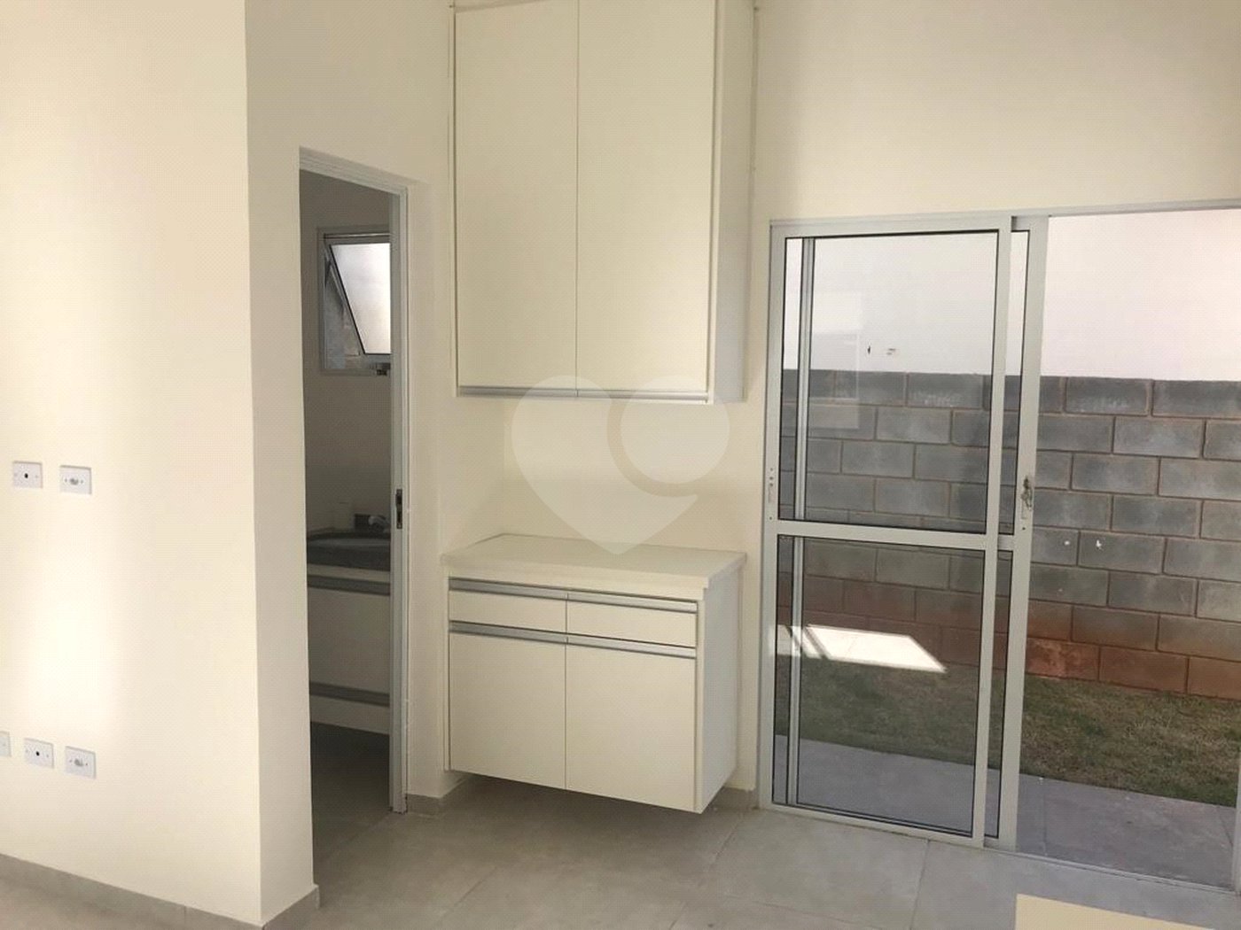 Casa de Vila à venda com 2 quartos em Jardim São Felipe, Atibaia, SP
