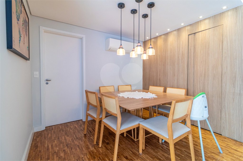 Apartamento à venda com 3 quartos, sendo 1 suíte, em Moema, São Paulo, SP