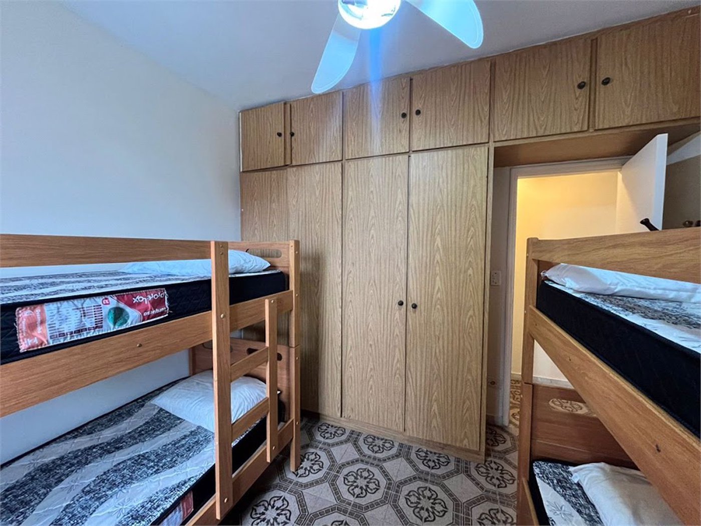 Apartamento Residencial à venda, Enseada, Guarujá - AP0481.