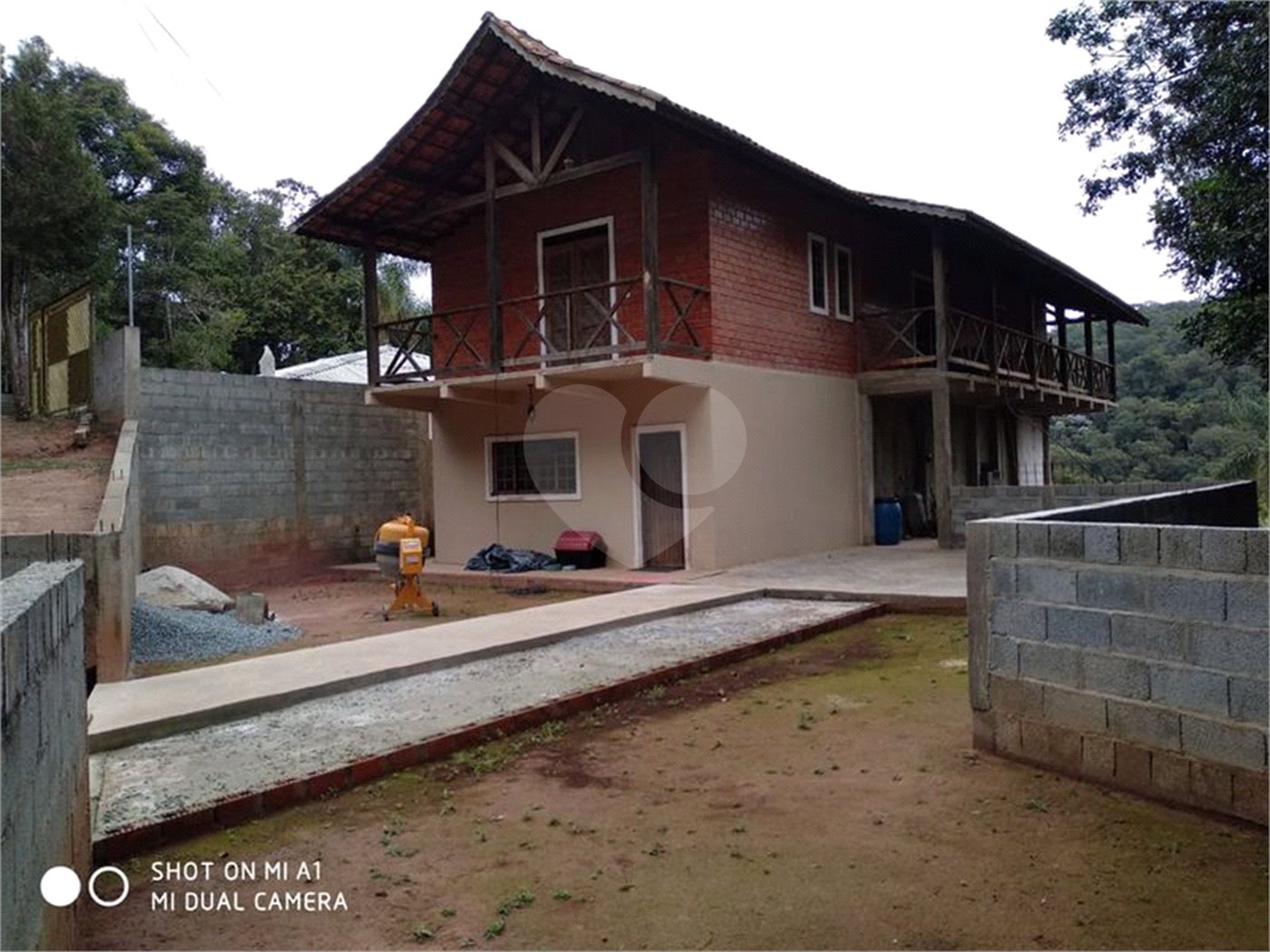 Sobrado à venda com 4 quartos, sendo 3 suítes, em Serra da Cantareira, Mairiporã, SP
