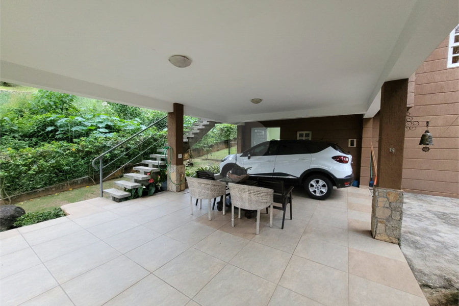 Casa à venda com 3 quartos, sendo 1 suíte, no condomínio Suíça da Cantareira, Mairiporã - SP
