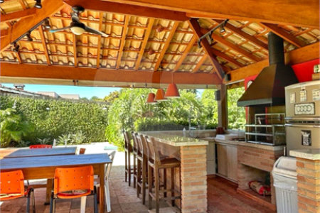 Villagio à venda com 5 quartos, sendo 3 suítes, em Vila Petrópolis, Atibaia, SP
