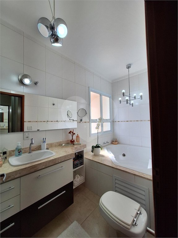 Casa à venda com 3 suítes no condomínio Residencial Villa Di Treviso, Vinhedo - SP