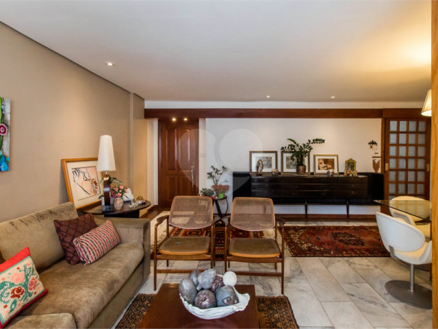 Apartamento à venda com 3 quartos, sendo 1 suíte,  em Santo Amaro, São Paulo, SP
