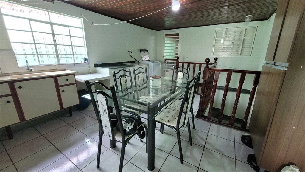 Casa à venda com 4 quartos, sendo 1 suíte, em Parque Maria Domitila, São Paulo, SP