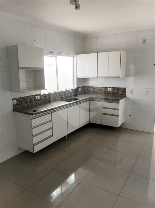 Casa à venda com 3 quartos, sendo 1 suíte,  no condomínio Residencial Eldorado, São Carlos - SP
