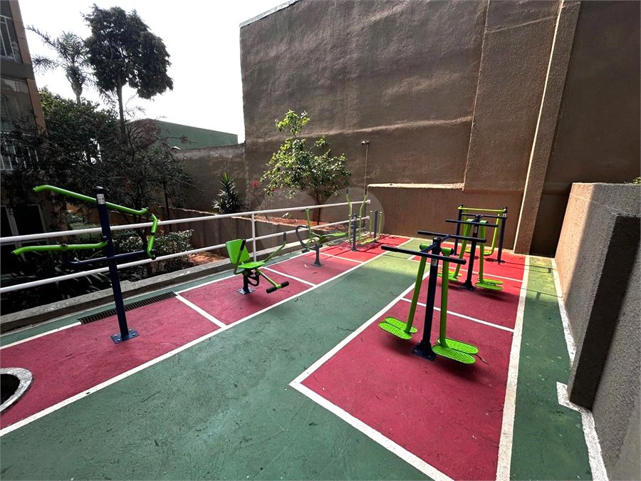 Apartamento à venda com 3 quartos, sendo 1 suíte,  em Vila Paulo Silas, São Paulo, SP