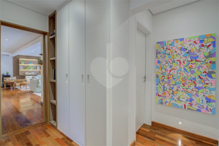Apartamento à venda com 4 quartos, sendo 1 suíte, em Alto da Boa Vista, São Paulo, SP
