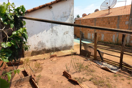 Terreno com 250,00 m² de área total.