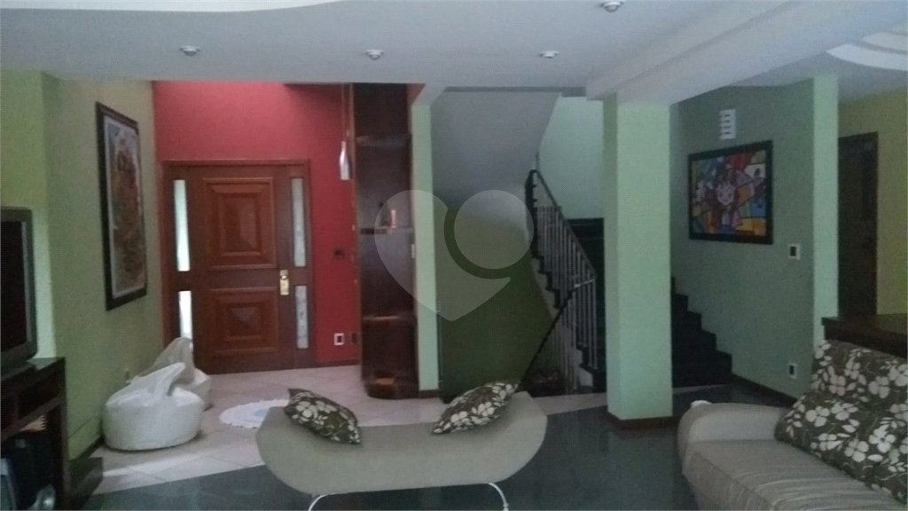Casa à venda com 4 quartos, sendo 2 suítes, no condomínio Champs Elysees Village, Mairiporã - SP