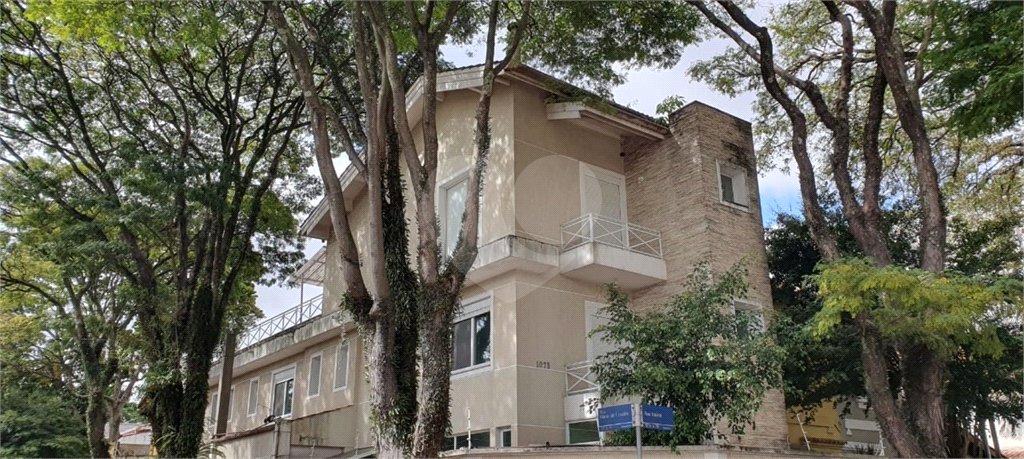 Sobrado à venda com 4 suítes em Moema, São Paulo, SP
