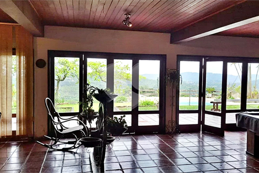 Casa à venda com 6 quartos, sendo 3 suítes, em Serra da Cantareira, Mairiporã, SP