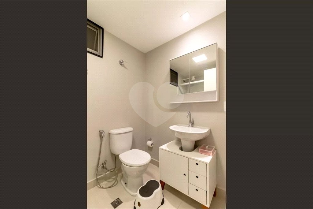 Apartamento à venda com 3 quartos, sendo 1 suíte,  em Moema, São Paulo, SP