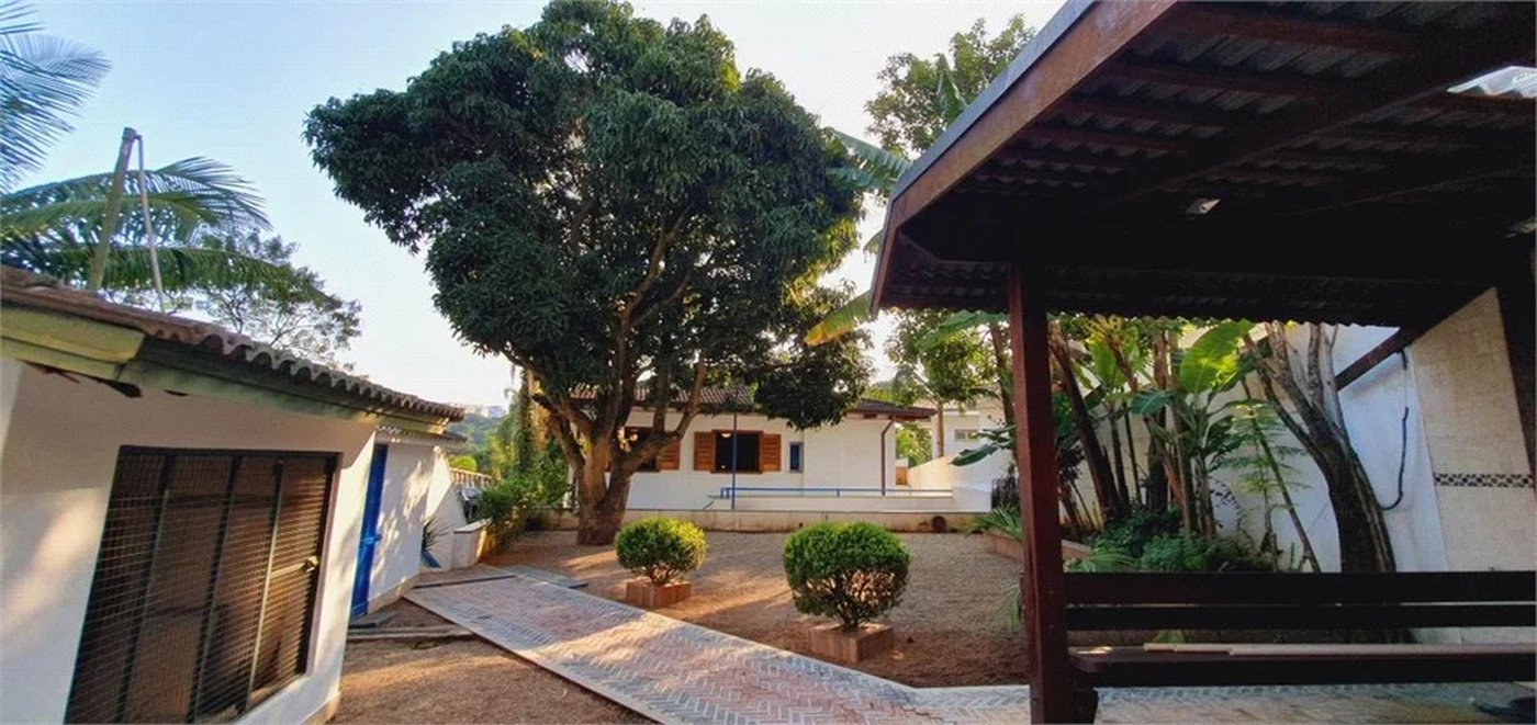 Casa à venda com 5 suítes em Jardim Leonor, São Paulo, SP