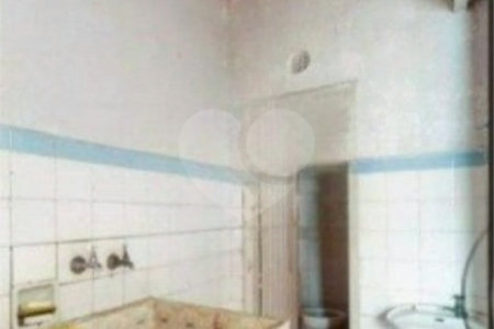 Sobrado à venda na Mooca de 212m² com 2 dormitórios, 1 suíte e 2 vagas.