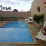 Casa Térrea com 3 dormitórios, sendo 1 suíte.