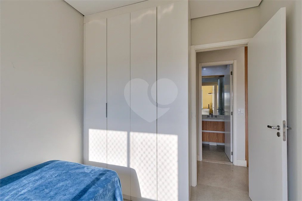 Apartamento com 68m² sala 02 ambientes, 02 dormitórios, sendo 01 suíte banheiro social e vaga no subsolo.! Venha conhecer!