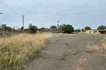 Área de terra a Venda na Margem da Rodovia Washington Luiz KM/230 - São Carlos/SP