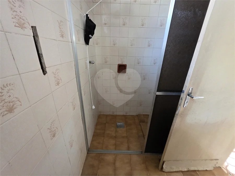 Casa térrea à venda com amplo quintal e grande potencial na Vila Nery