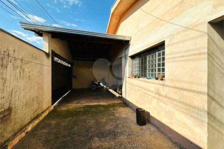 Casa á venda, com 03 Dormitórios, em São Carlos.