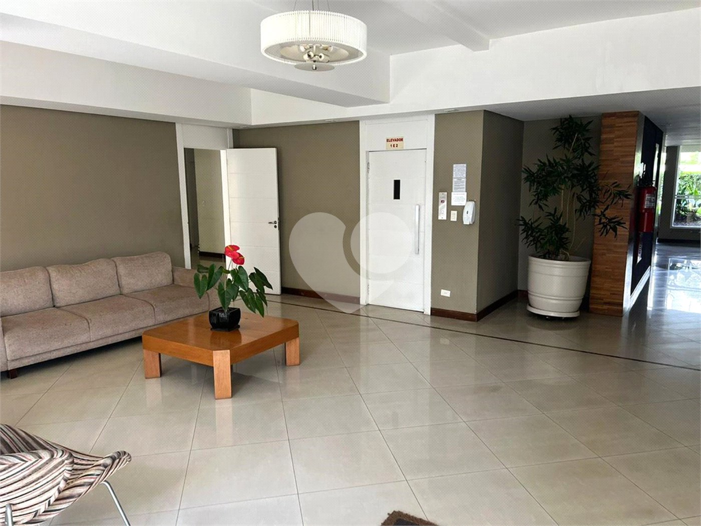 Apartamento à venda com 3 quartos, sendo 1 suíte,  em Campo Belo, São Paulo, SP