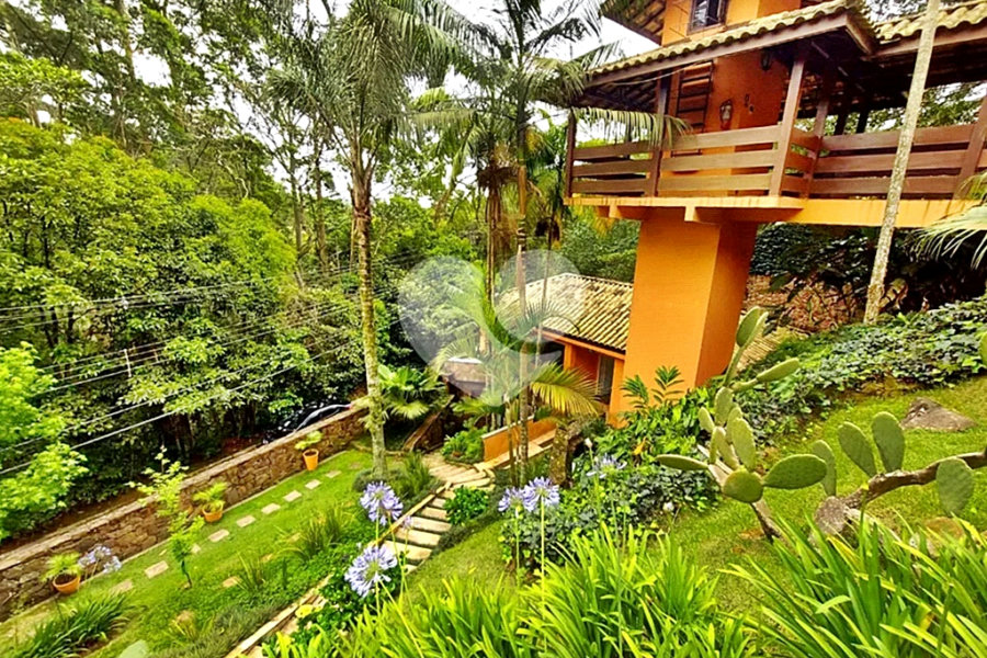 Casa à venda com 4 quartos, sendo 2 suítes, no condomínio Parque Imperial da Cantareira, Mairiporã - SP