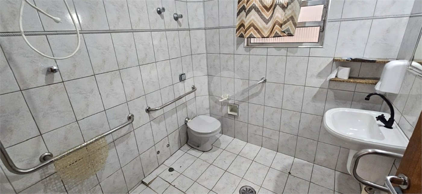 Sobrado à venda com 5 quartos, sendo 1 suíte, em Interlagos, São Paulo, SP