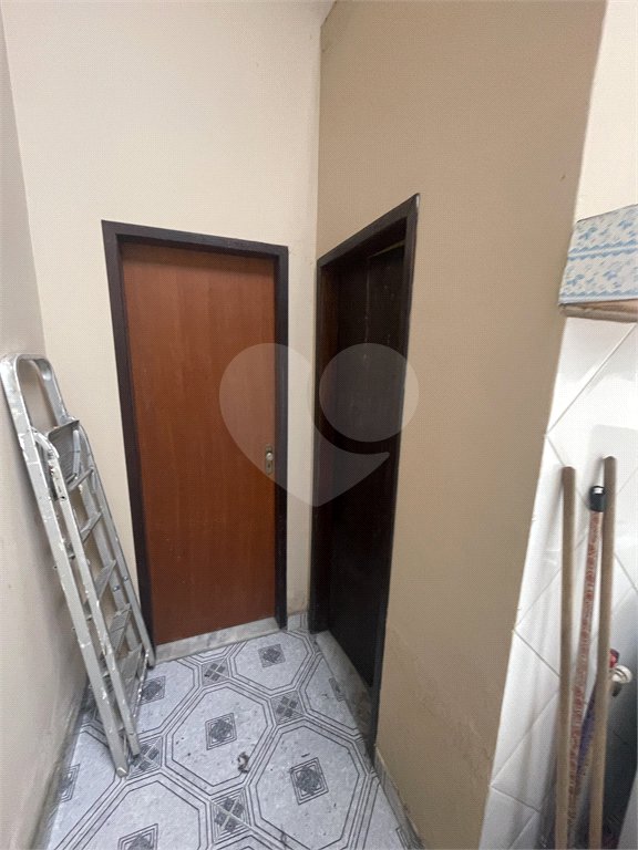 Casa à venda com 5 quartos, sendo 3 suítes, no condomínio Recanto das Palmeiras, Rio de Janeiro - RJ