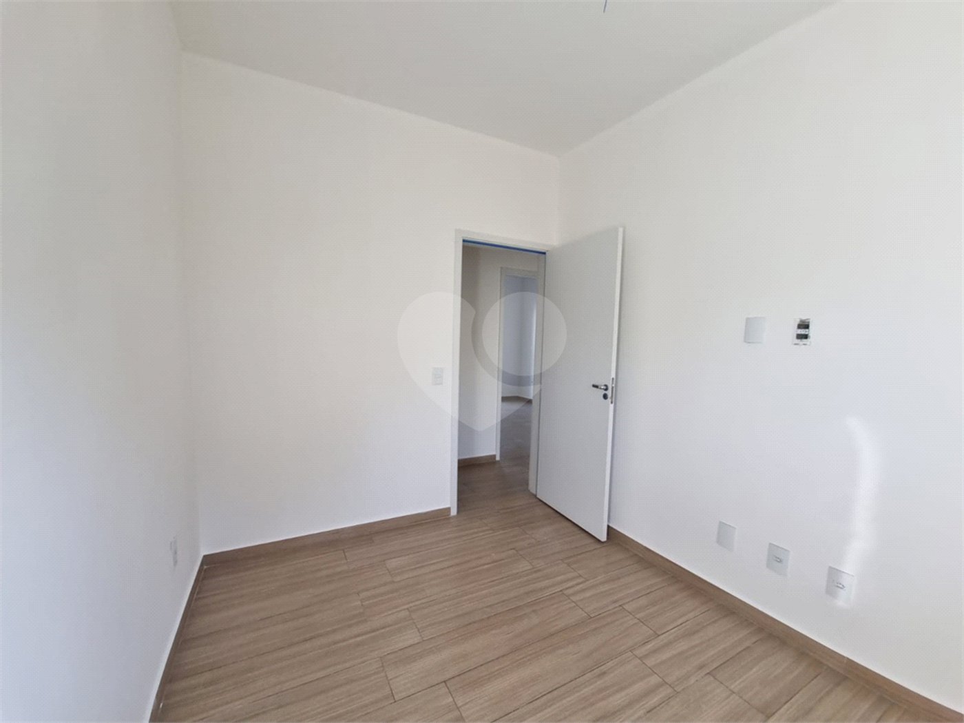 Casa à venda com 3 quartos, sendo 1 suíte, no condomínio Residencial Américo Figueiredo, Sorocaba - SP
