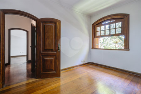 Casa à venda com 5 quartos, sendo 3 suítes, em Alto da Boa Vista, São Paulo, SP