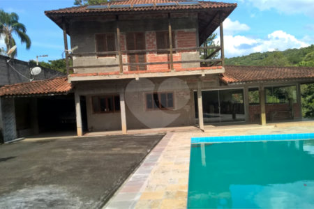 Casa à venda com 3 suítes em Jardim Sinki, Franco da Rocha, SP