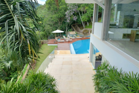 Casa à venda com 4 suítes em Praia Vermelha, Ubatuba, SP